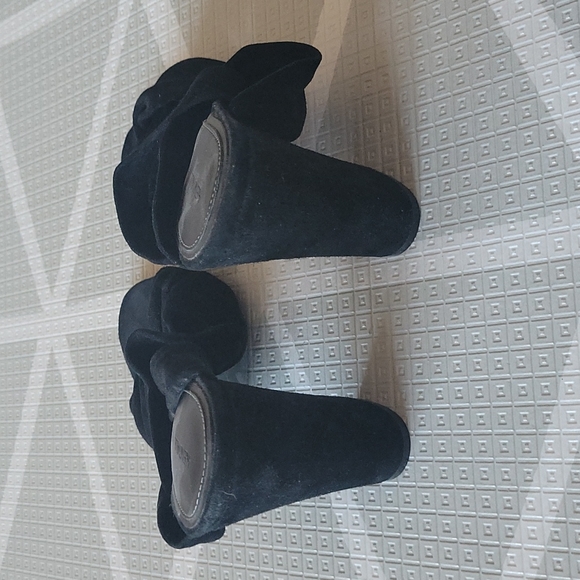 Kendall + Kylie Black Suede Sandal - Picture 2 of 2